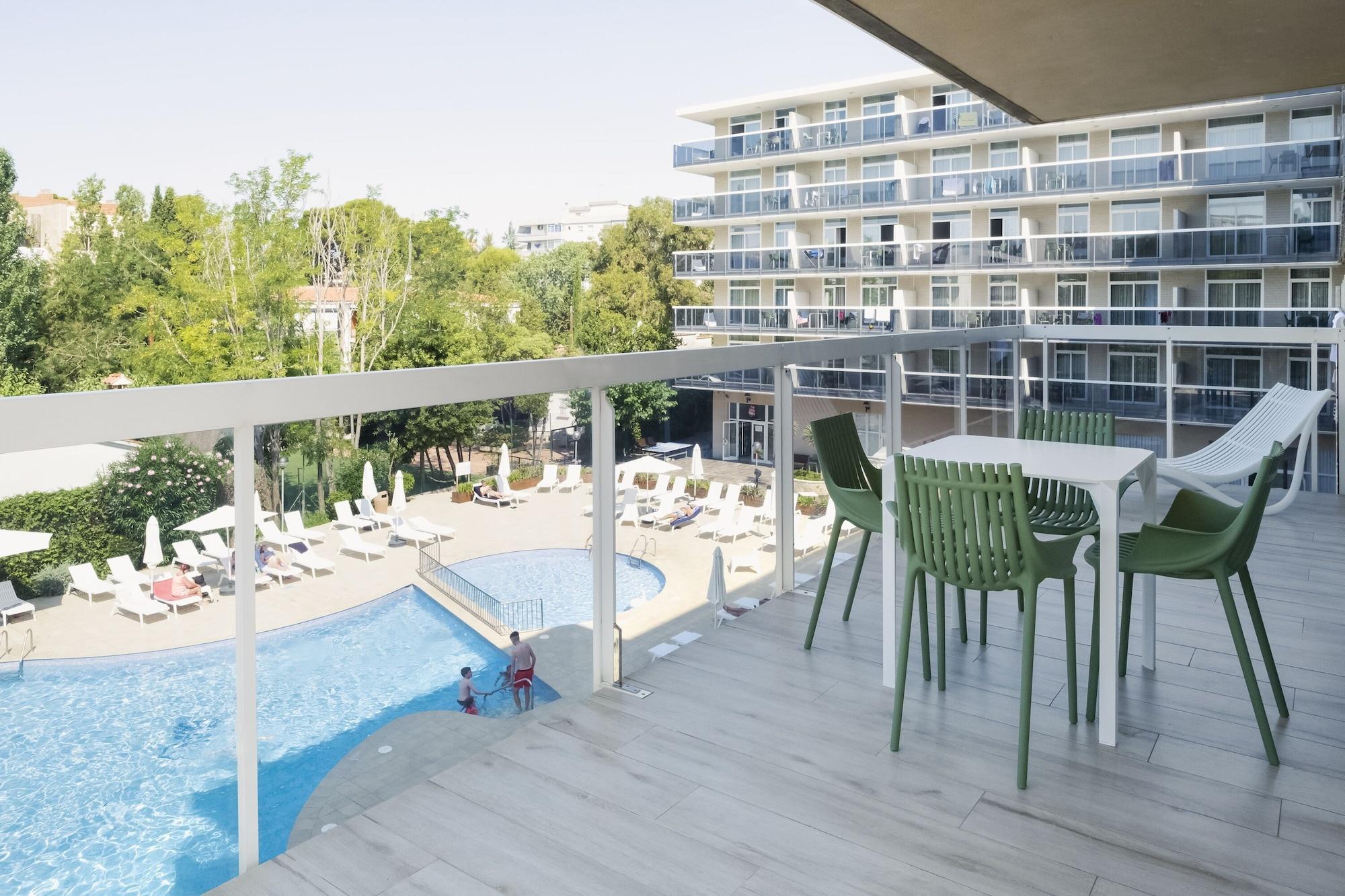Aparthotel Cye Centre 3*