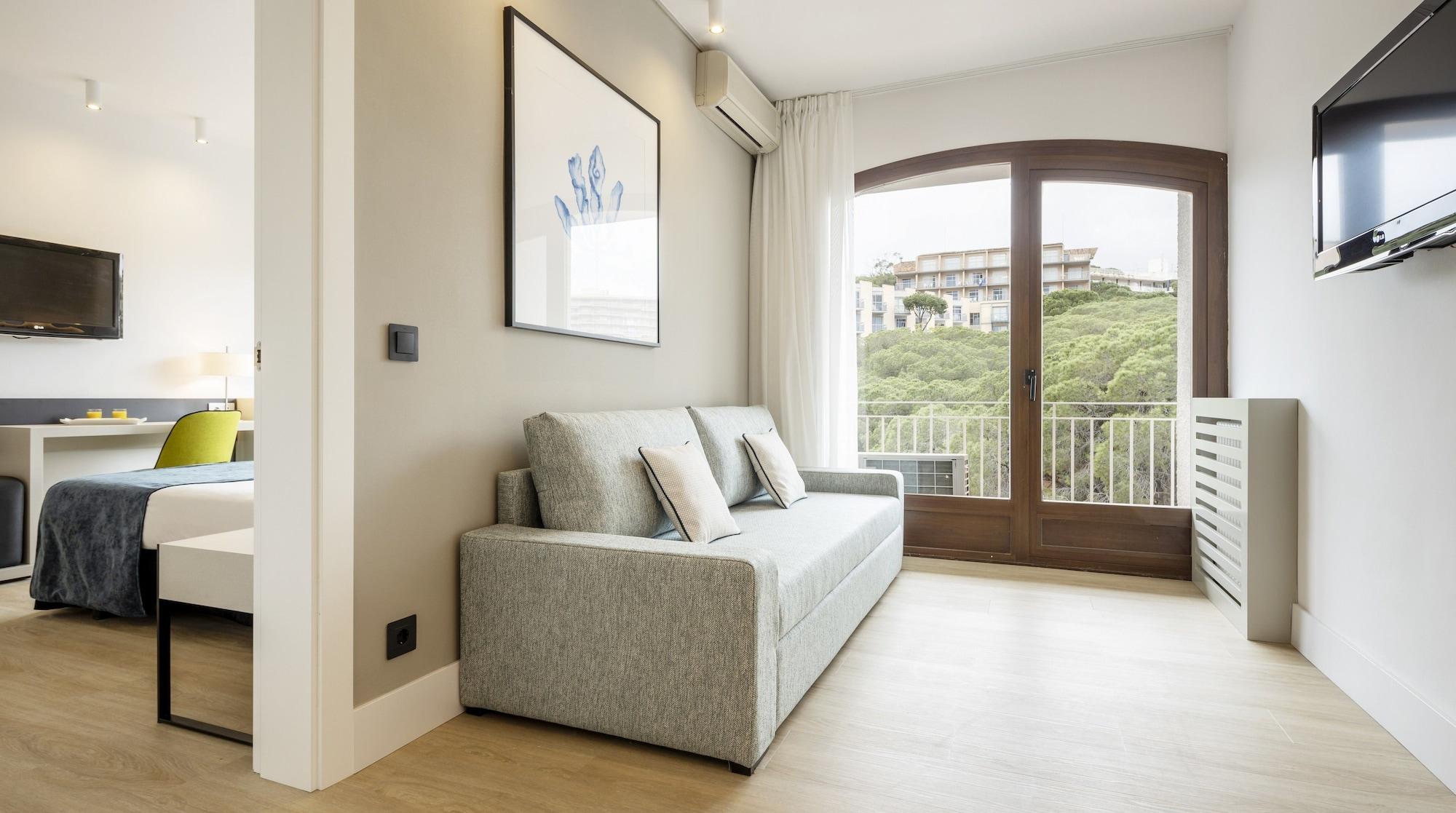 Ilunion Caleta Park Hotel 4*