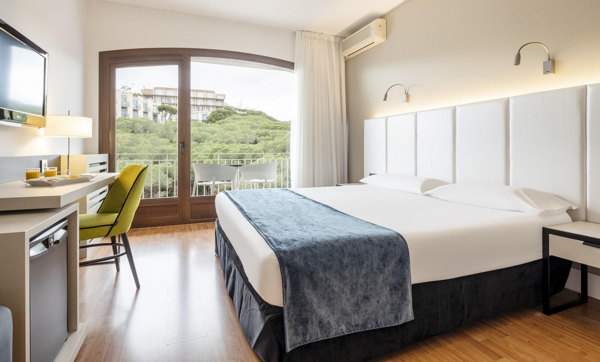 Hotel Ilunion Caleta Park 4*