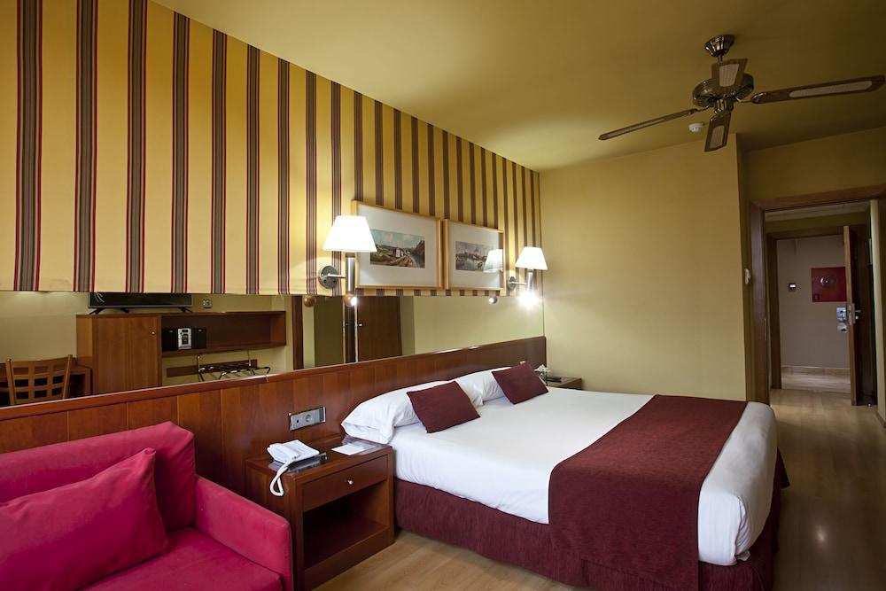 Hotel Ilunion Les Corts 4*