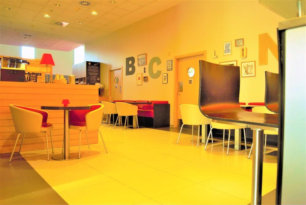 Ibis Barcelona Santa Coloma 2*