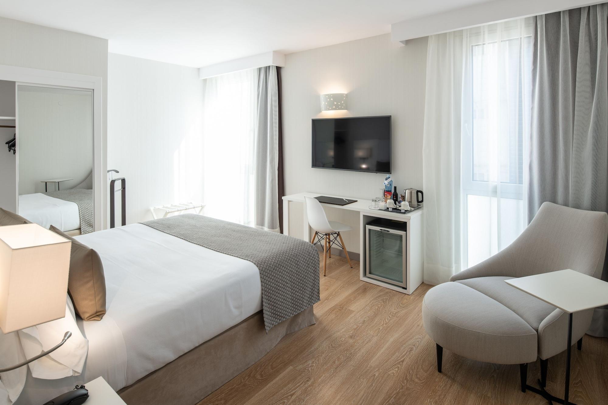 Hotel Catalonia Bristol
