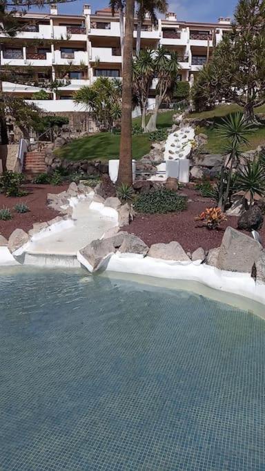 With Pool And Gardens Near The Coast Apartment *