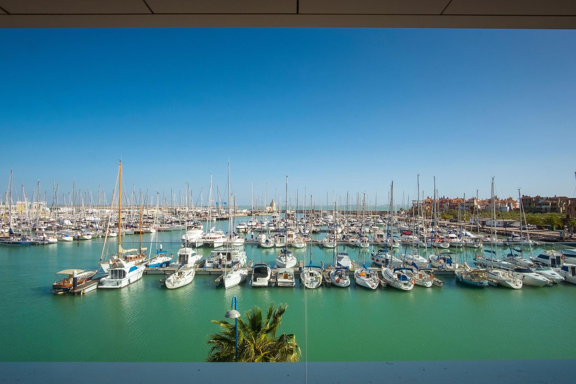 Apartahotel Puerto Sherry 4*