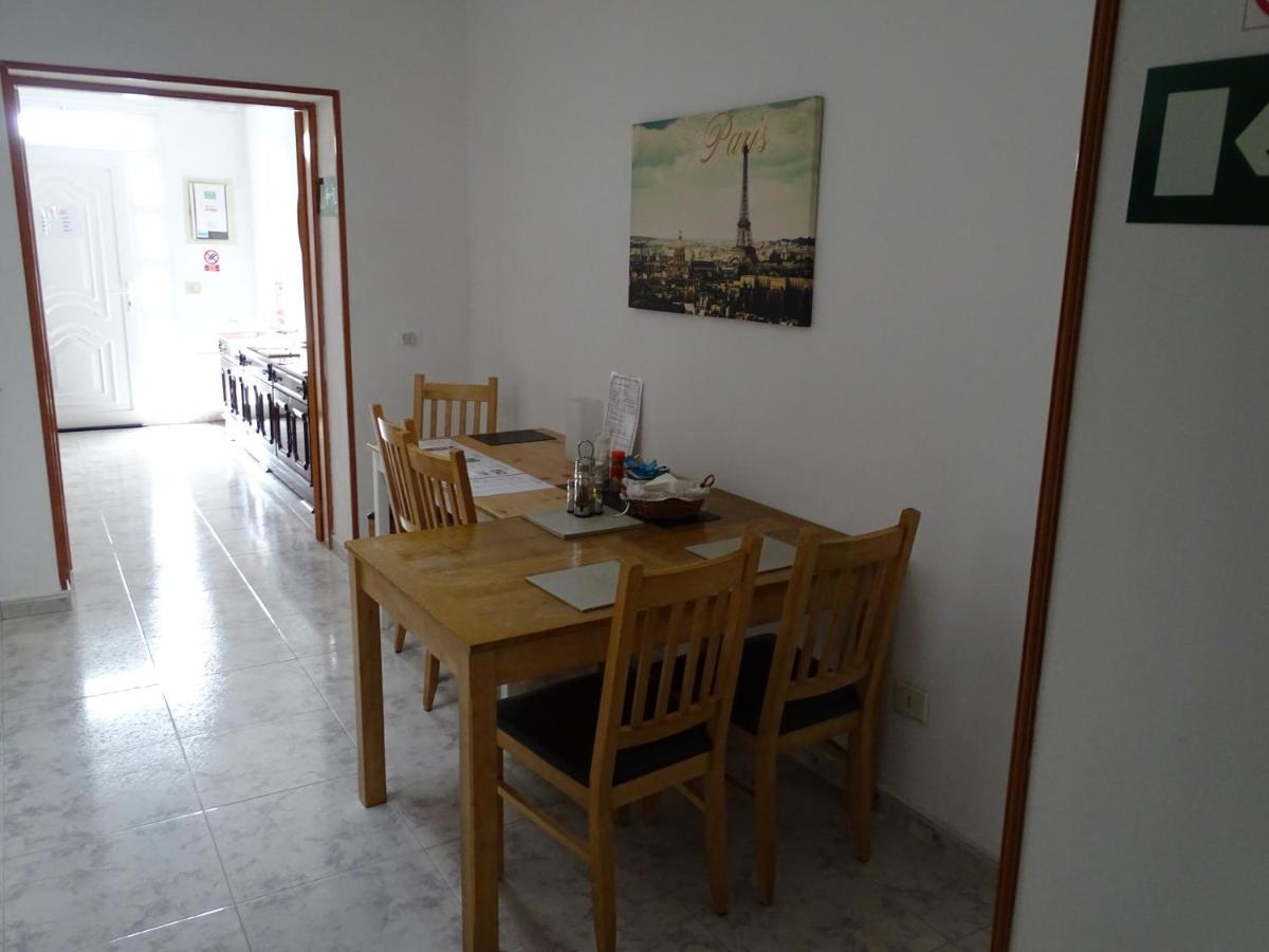 Bed and breakfast Rickaty Bed And Breakfast, Airport Hotel, De Aeropuerto, Palmas Airport, Gran Canaria Airport, Lpa, Spain