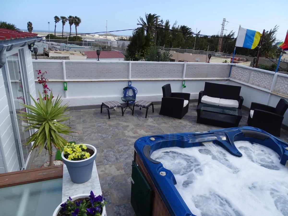 Rickaty Bed And Breakfast, Airport Hotel, De Aeropuerto, Palmas Airport, Gran Canaria Airport, Lpa, Spain Bed and breakfast 2*