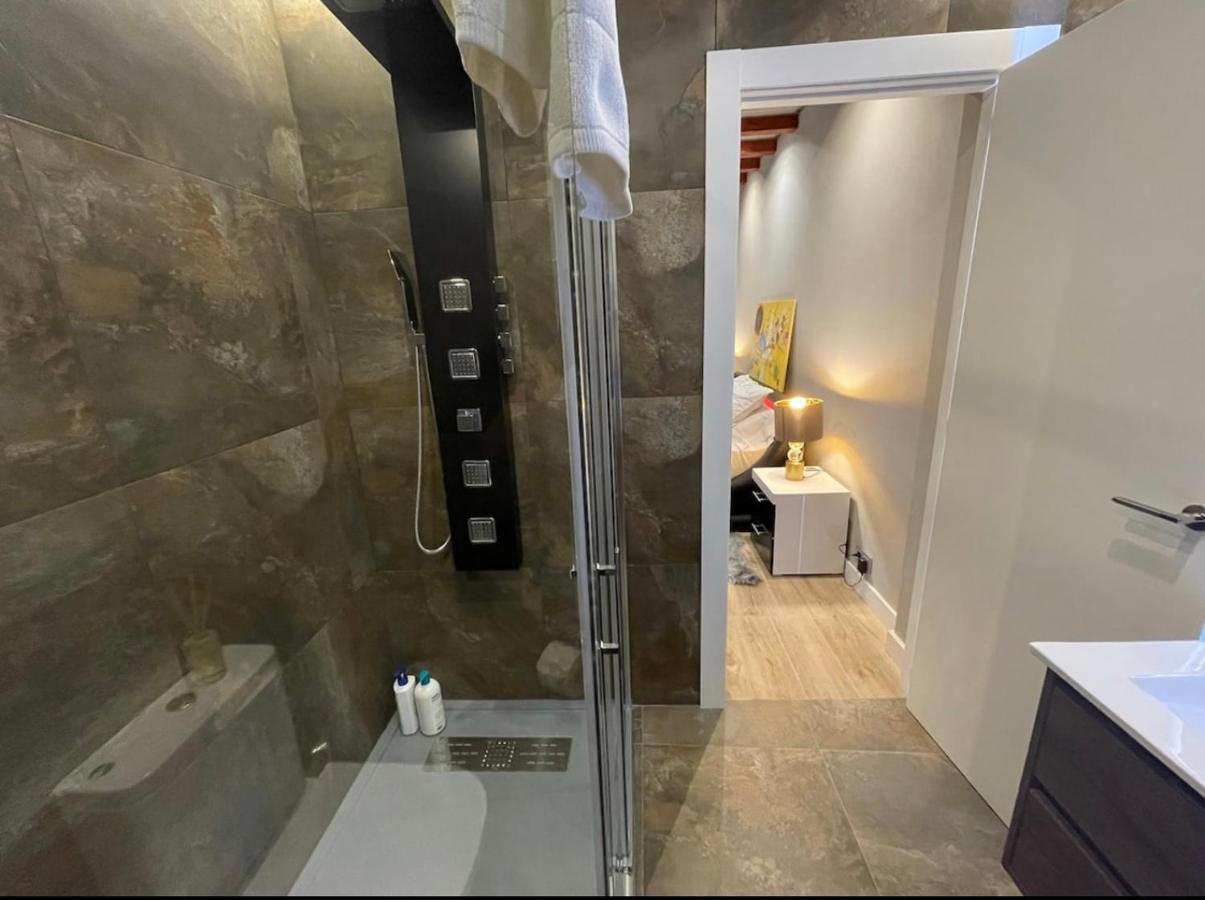 Habitación Con Cama Extra Doble Más Sofa Cama Apta Hasta 4 Personas Con Baño Privado *