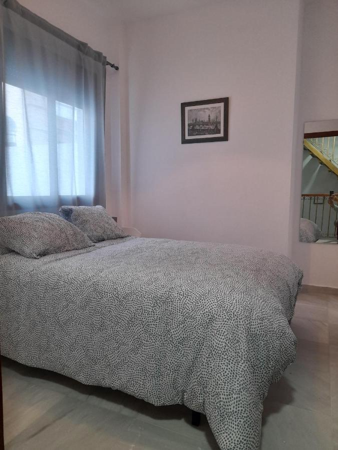 Casa Independiente En Nervion Junto A Parada Del Metro Holiday home Seville