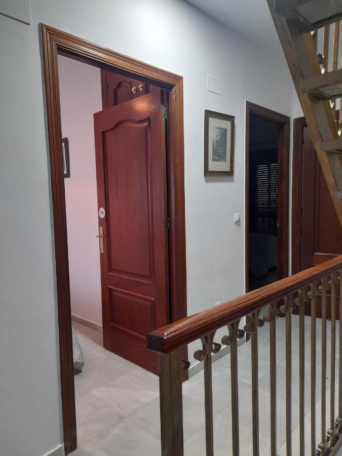 Casa Independiente En Nervion Junto A Parada Del Metro Seville