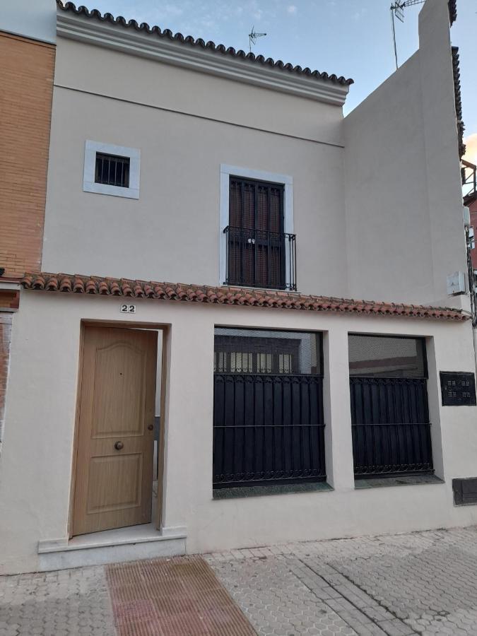 Holiday home Casa Independiente En Nervion Junto A Parada Del Metro *