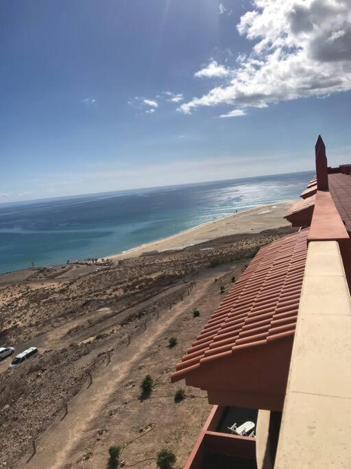 Front With Stunning Ocean Views! Apartment