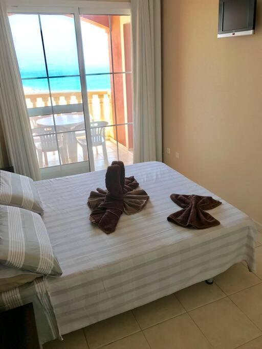 Front With Stunning Ocean Views! Apartment