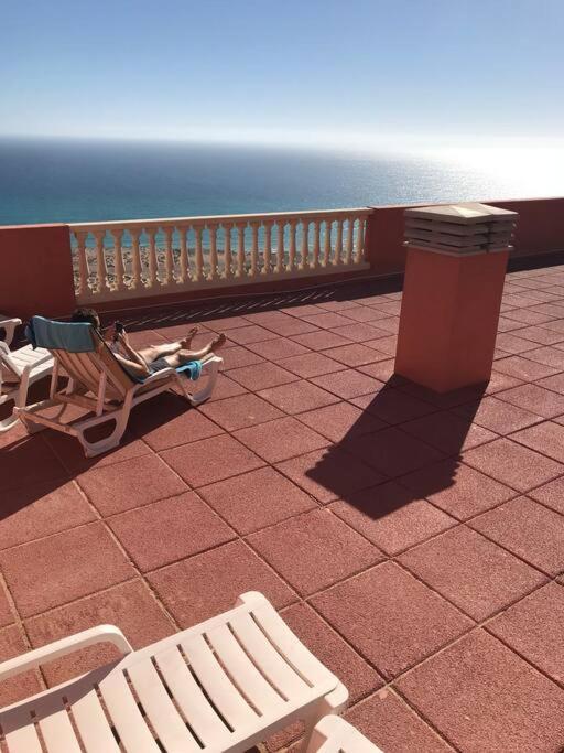 Apartment Front With Stunning Ocean Views!