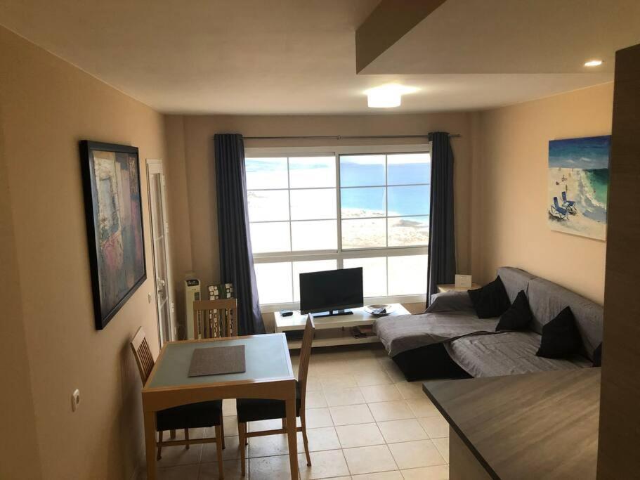Apartment Front With Stunning Ocean Views!