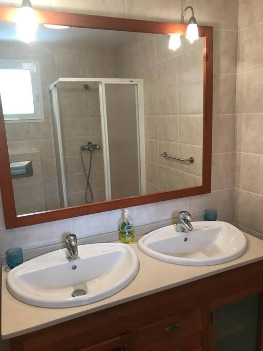 Front With Stunning Ocean Views! Apartment