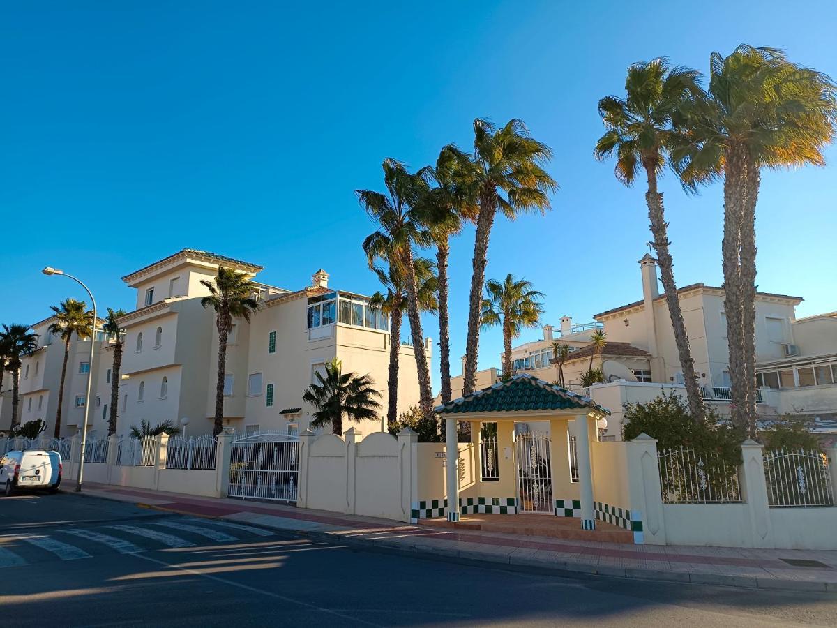 Maison Entiere Avec Piscine, Wifi, Grand Solarium Et Terrain Arbore Holiday home