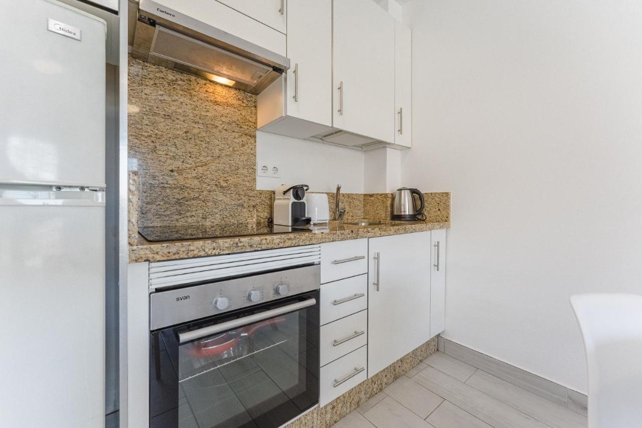 Apartment 303. Modern, Sunny Ifonche With Wifi *