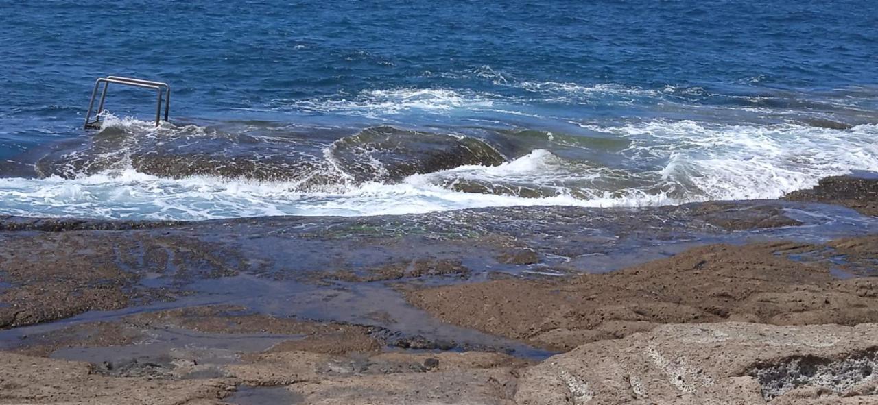 Spacious Just Few Steps Of The Ocean In La Caleta Apartment *
