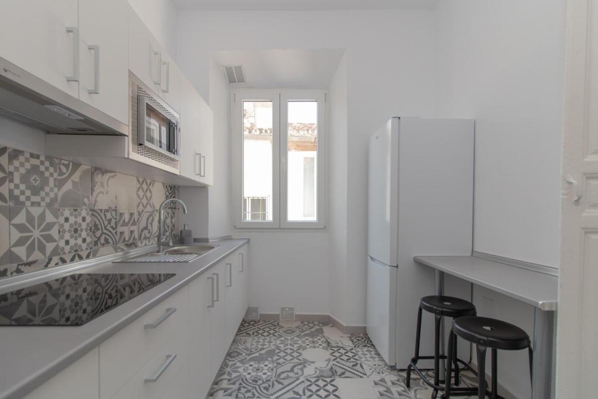 C11 - Cosy 7 Bedrooms In Plaza Merced * Malaga