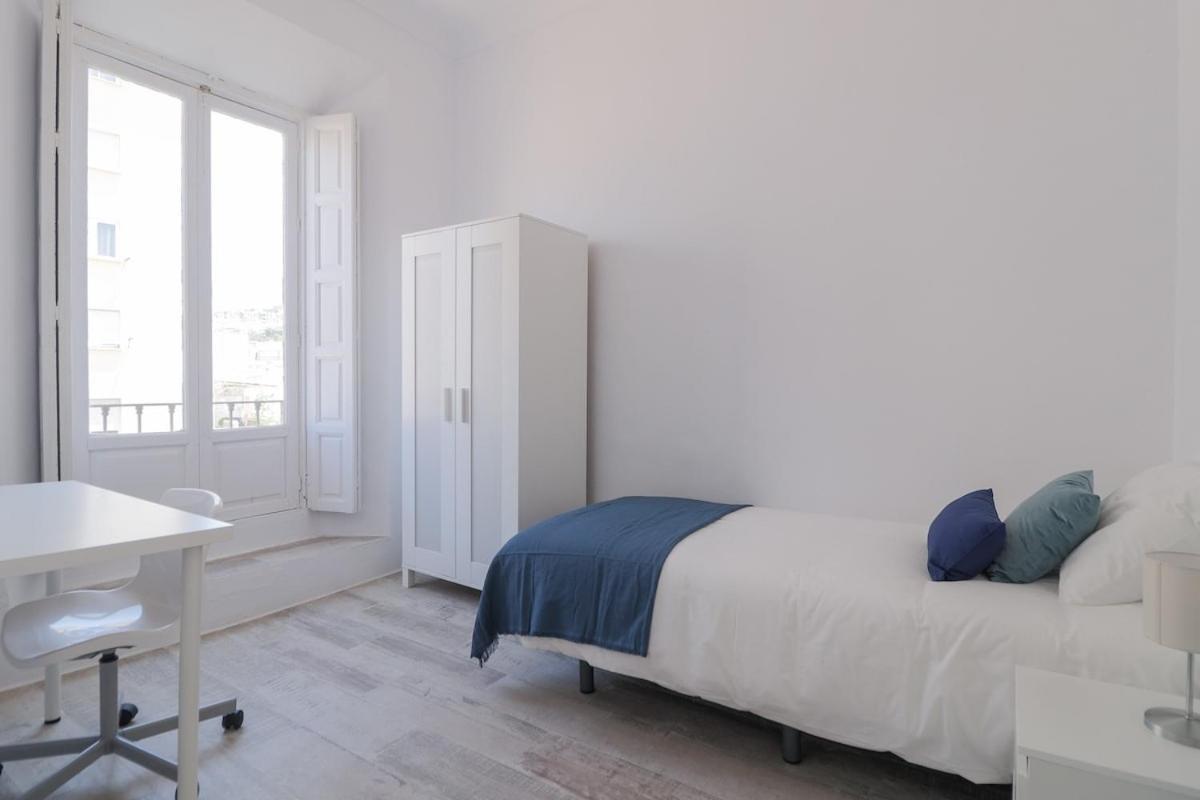 C11 - Cosy 7 Bedrooms In Plaza Merced Apartment