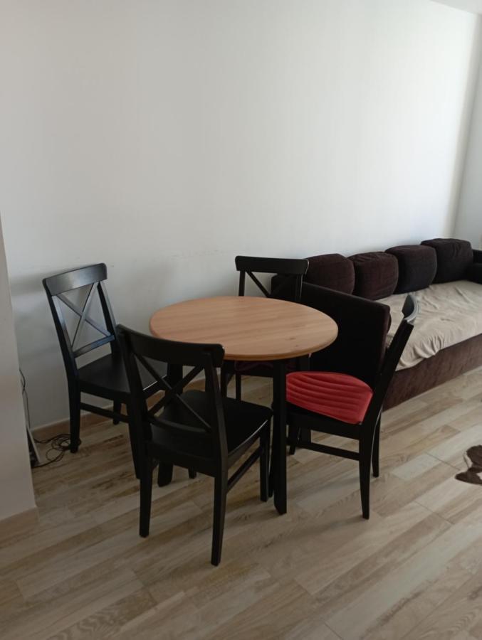Twin Tower At The Center Apartment