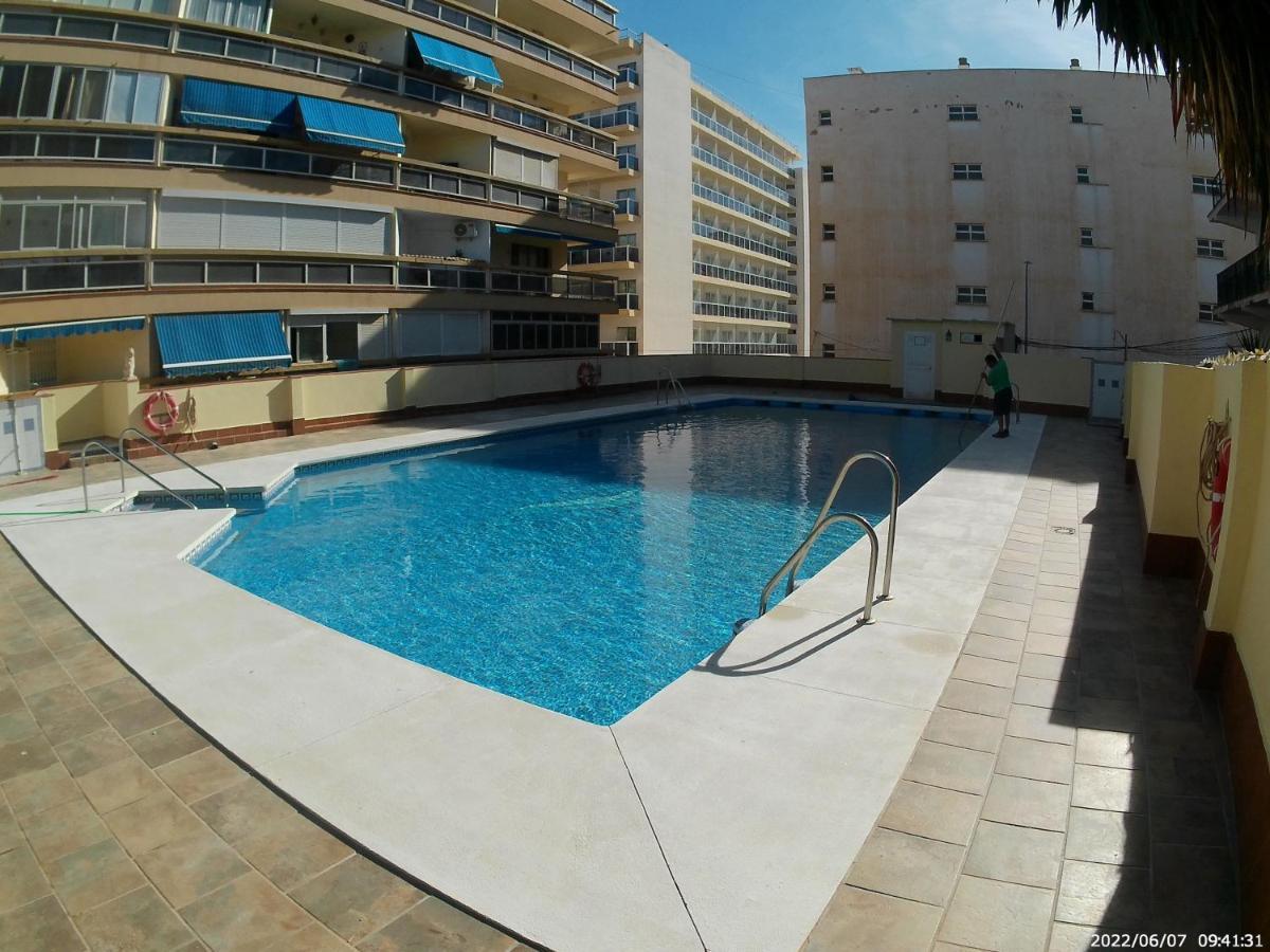 Holidays2torremolinos In Loma Del Colegial Close To Center With Pool, Rooftop Terrace Apartamento Torremolinos