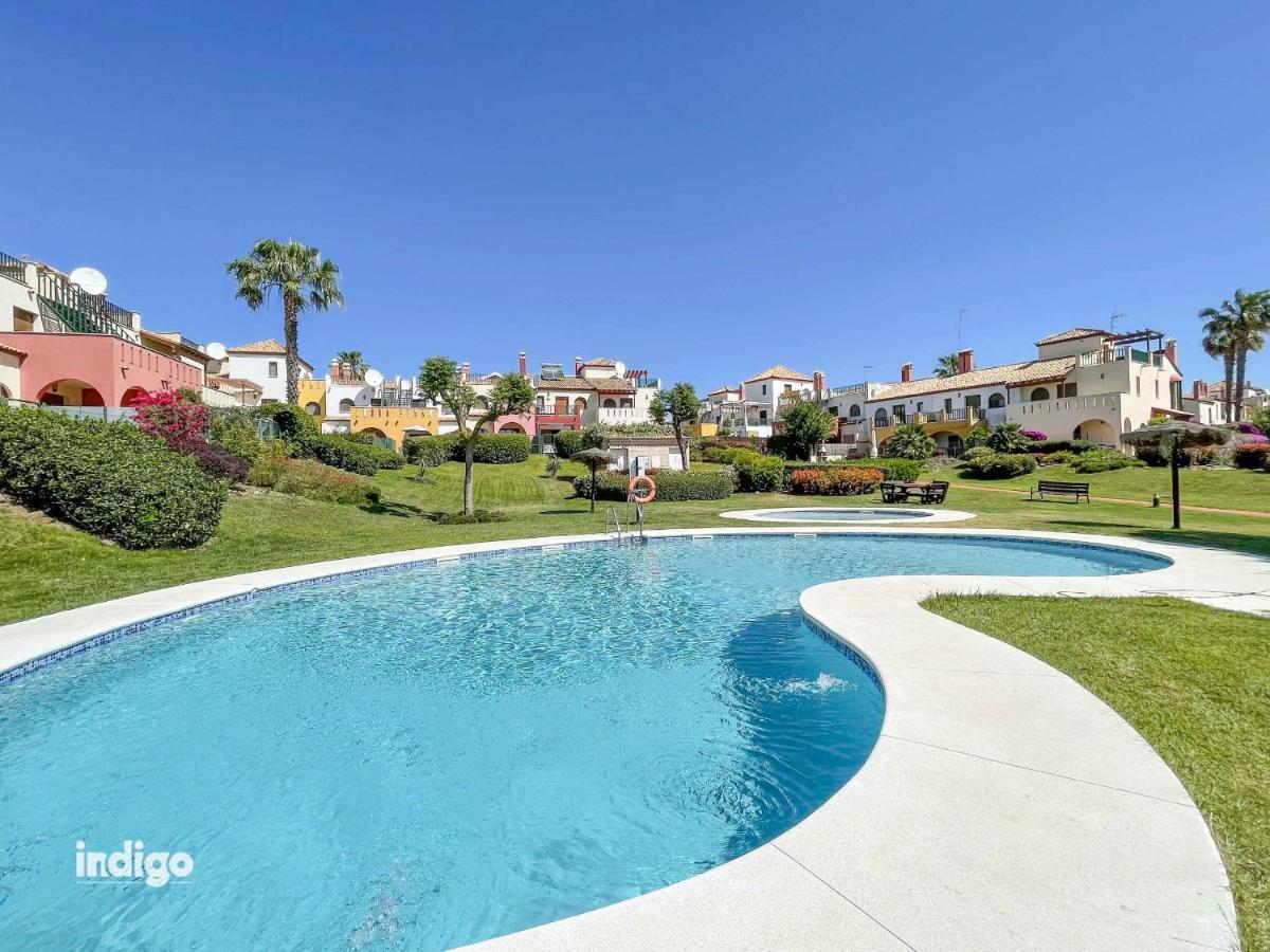 Сasa de vacaciones Ann001 Bright Two Bedroom Townhouse Ayamonte