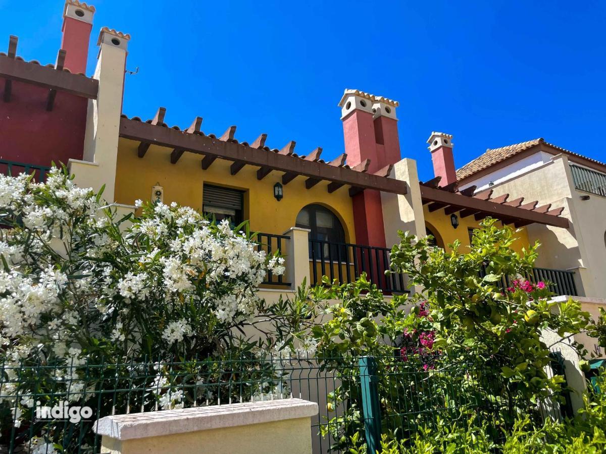 Сasa de vacaciones Ann001 Bright Two Bedroom Townhouse Ayamonte