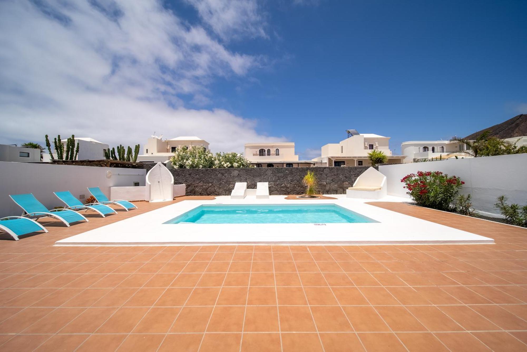 Turquesa Playa Blanca (Lanzarote)