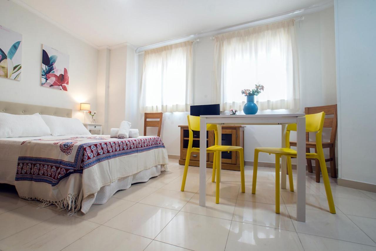 Apartment Holidays2torremolinos Bajondillo Super High Speed Wifi & 50m Beach (adults Only) *