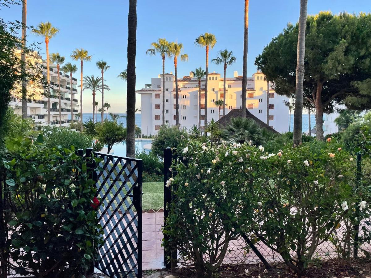 Mi Capricho, Beachfront, Grownfloor, Private Garden & Terrace Sitio de Calahonda