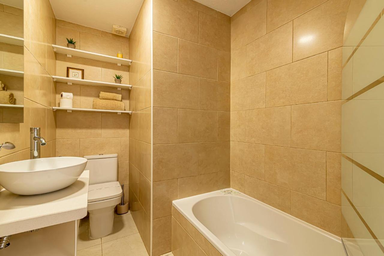 Beautiful Location Parque Santiago 1 *