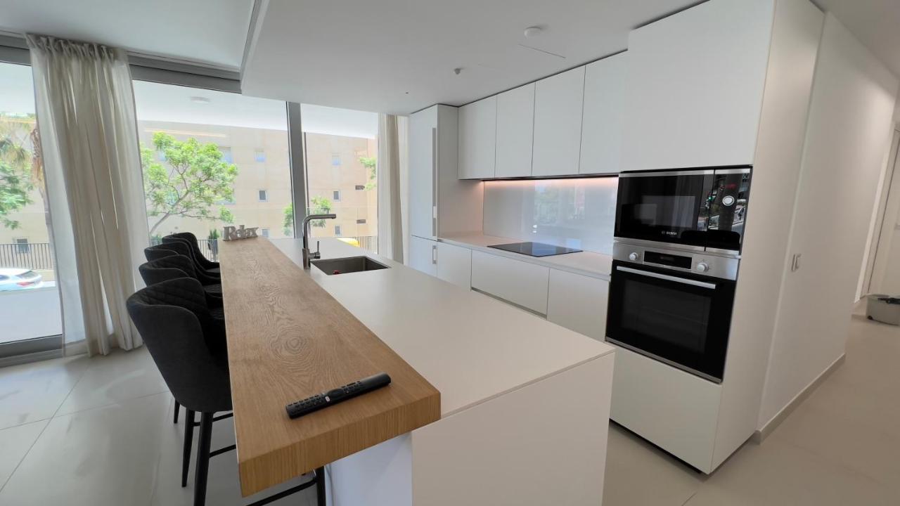 2bedroom Beach Front Unit Wave Collection Apartment *