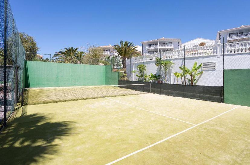 Paddle & Tennis Courts And Swimming Pool Cristianos Arona (Tenerife)