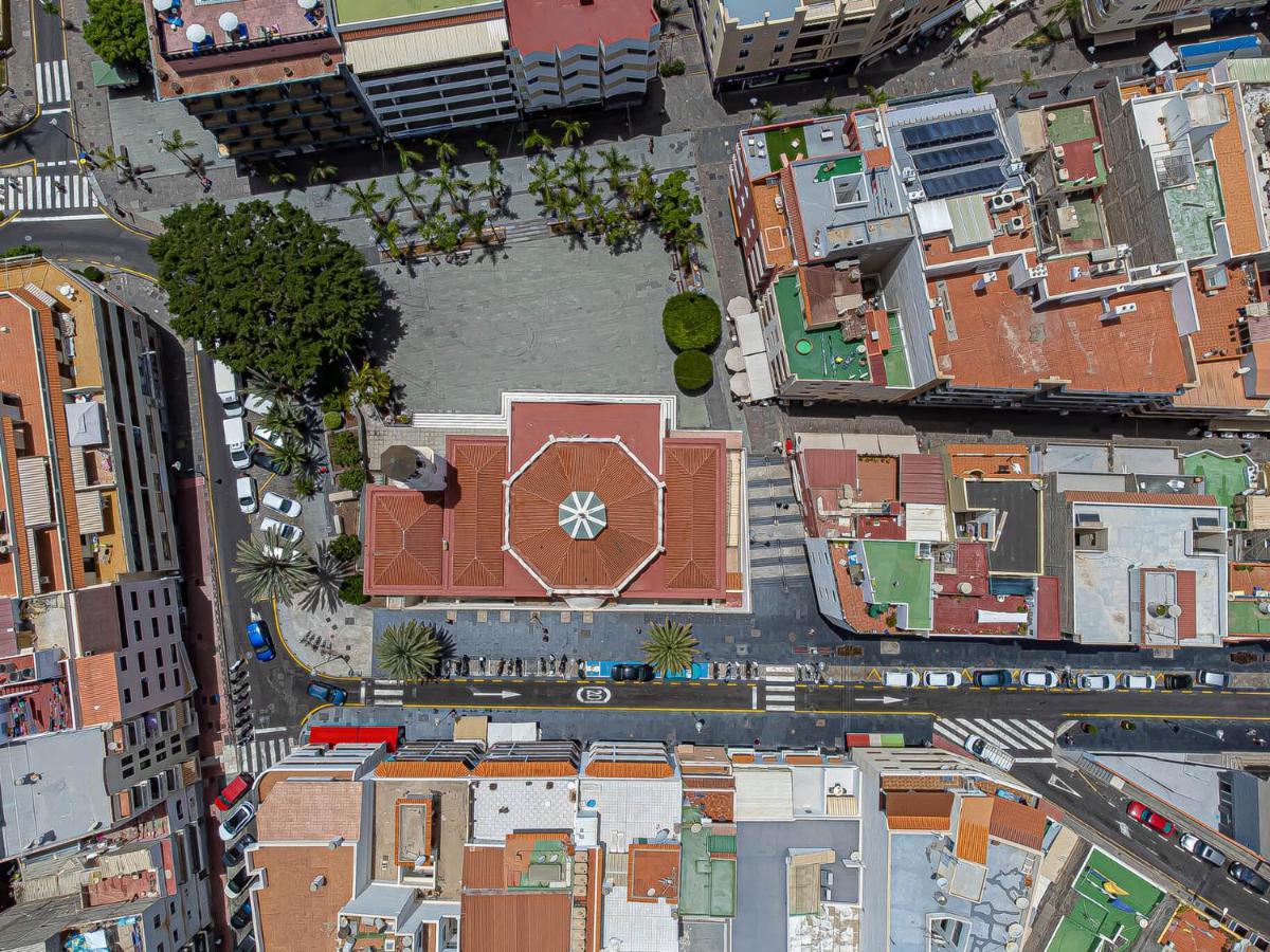 En El Centro De Cristianos