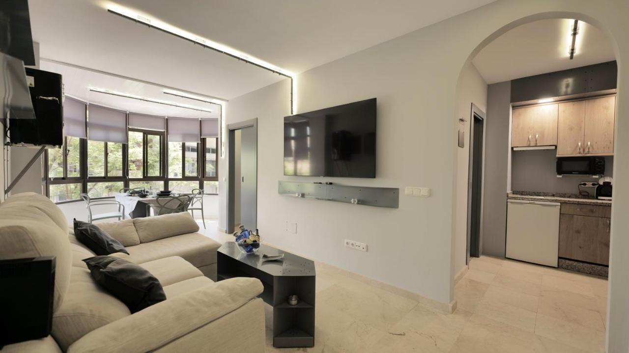 Apartamento El árbol - Rooftop Pool - Puerto Deportivo *