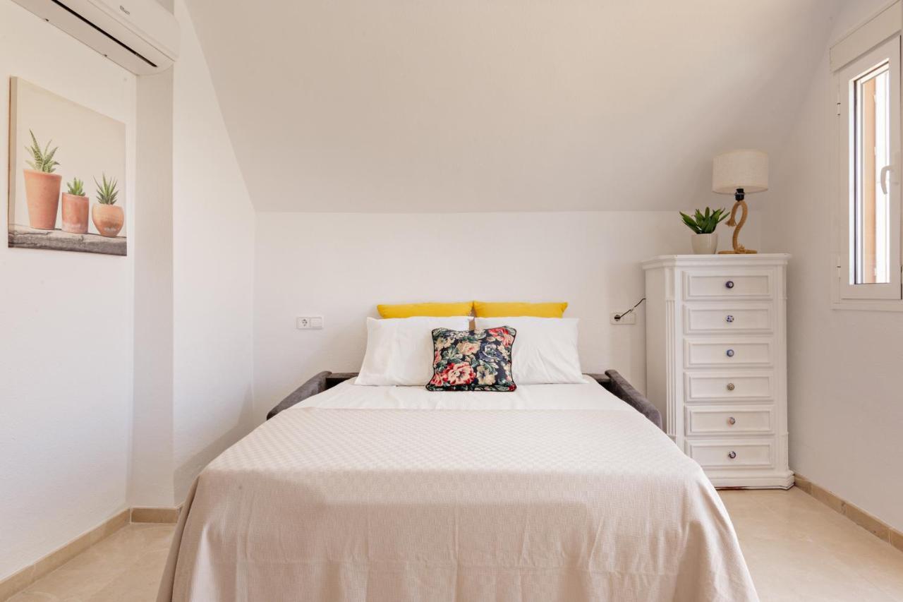 Fresh Penthouse With Great Sea Views *