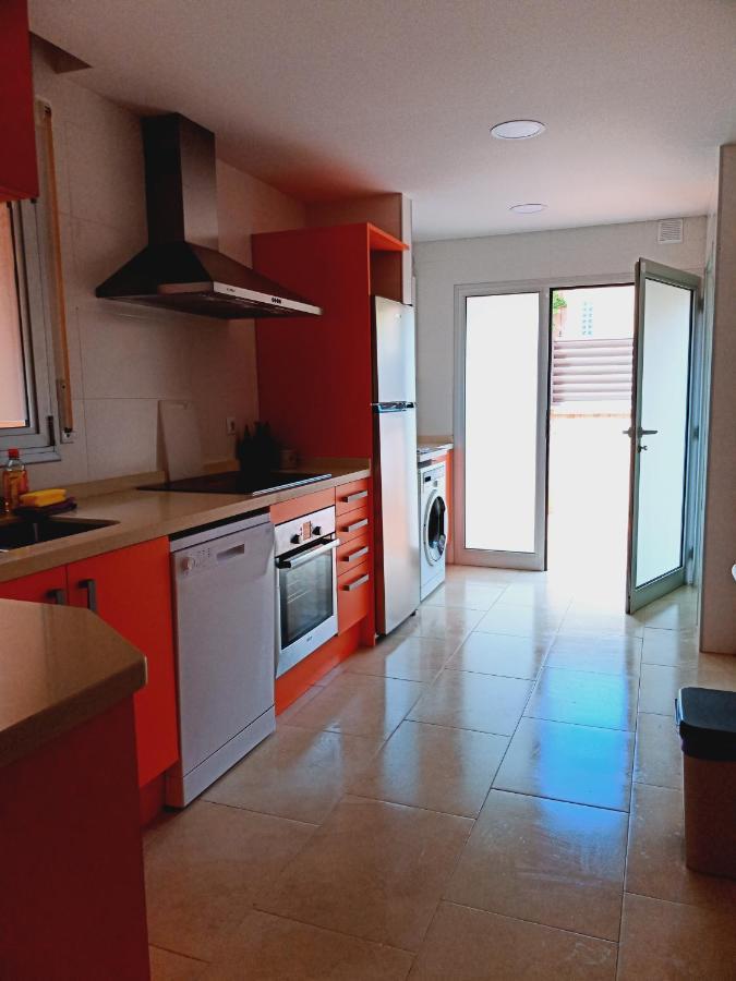 Amplio Con Jardin Y Zona Barbacoa.