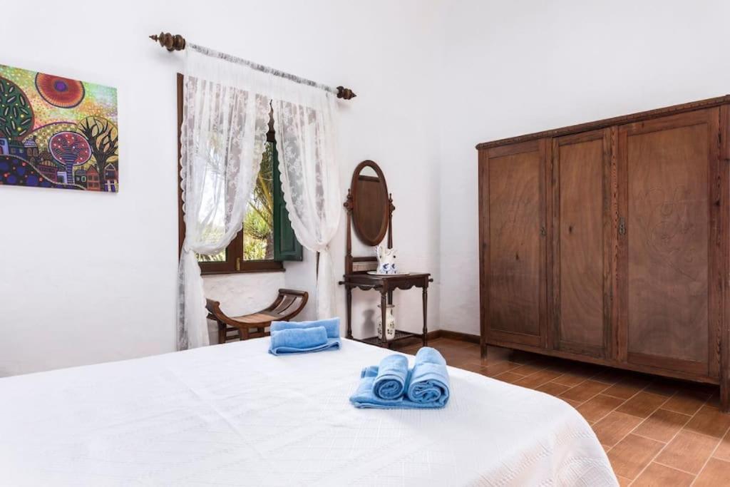 Villa Historica Con Molino De Viento
