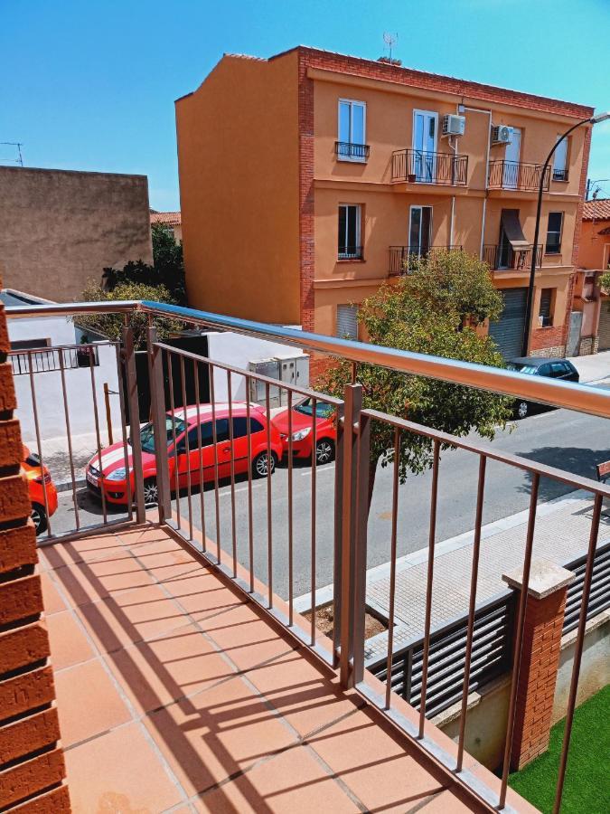 Amplio Con Jardin Y Zona Barbacoa. *