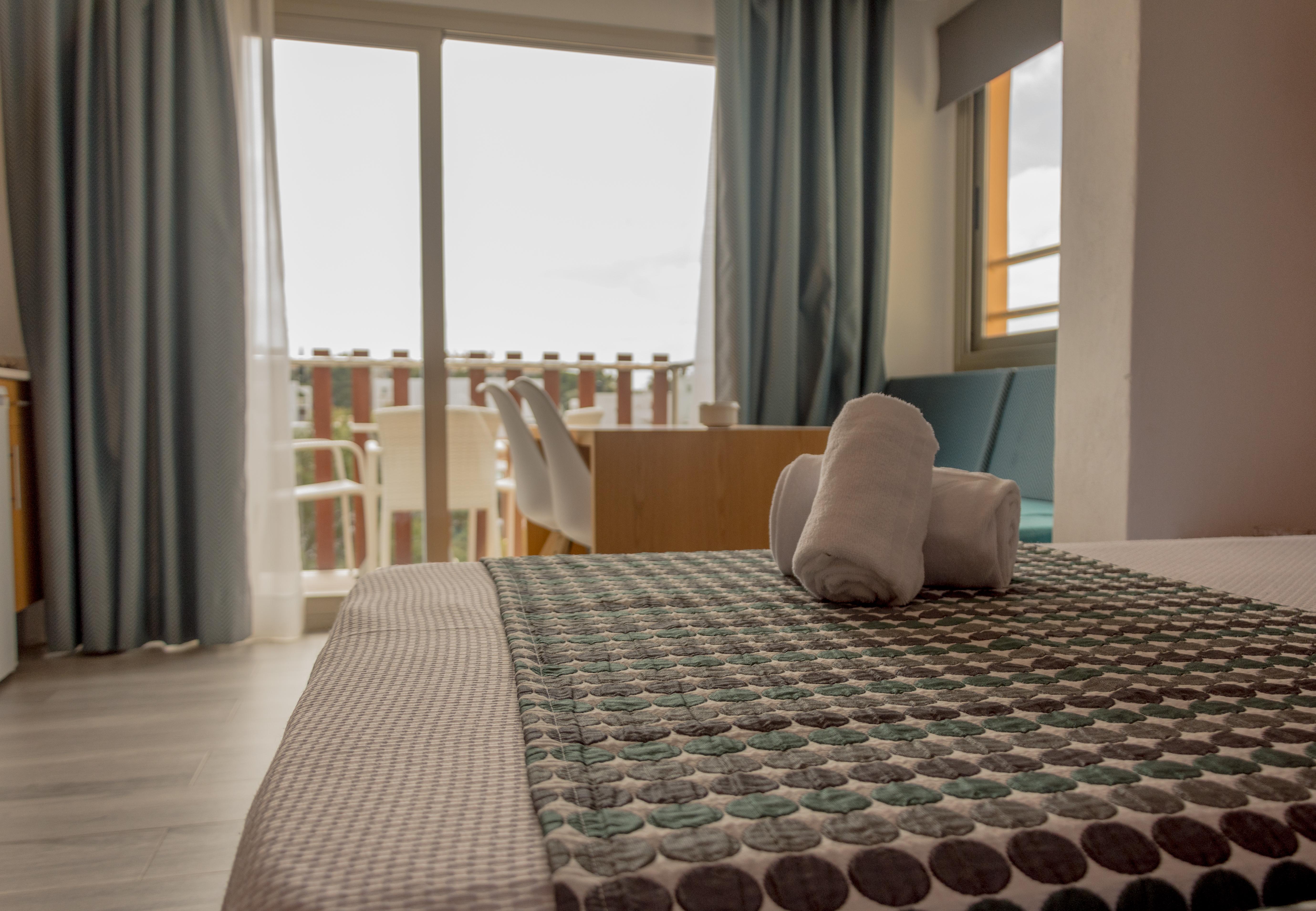 Playa Ferrera Aparthotel 3*