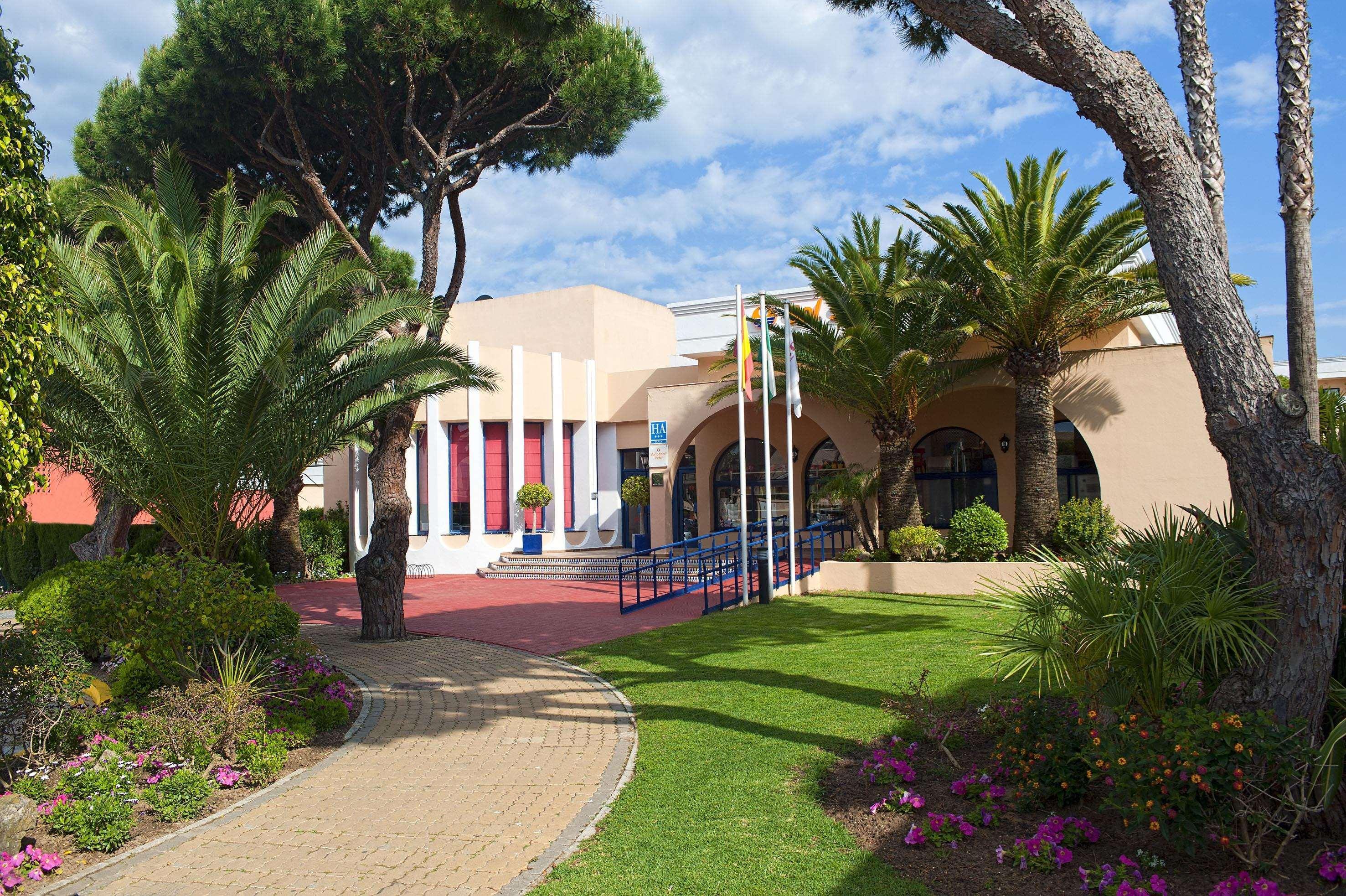 Sol Sancti Petri Aparthotel 3*