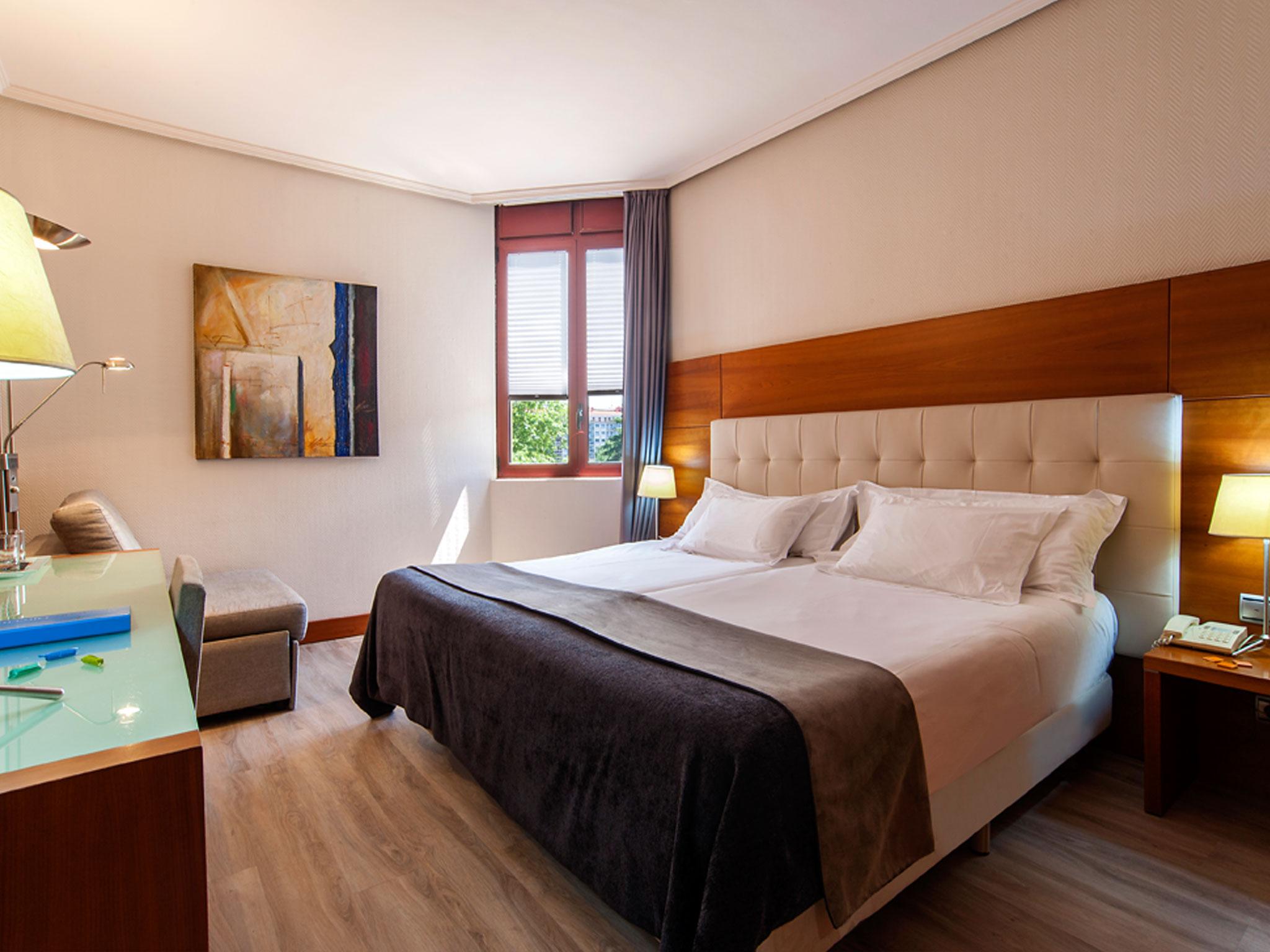 Silken Amara Plaza 4*