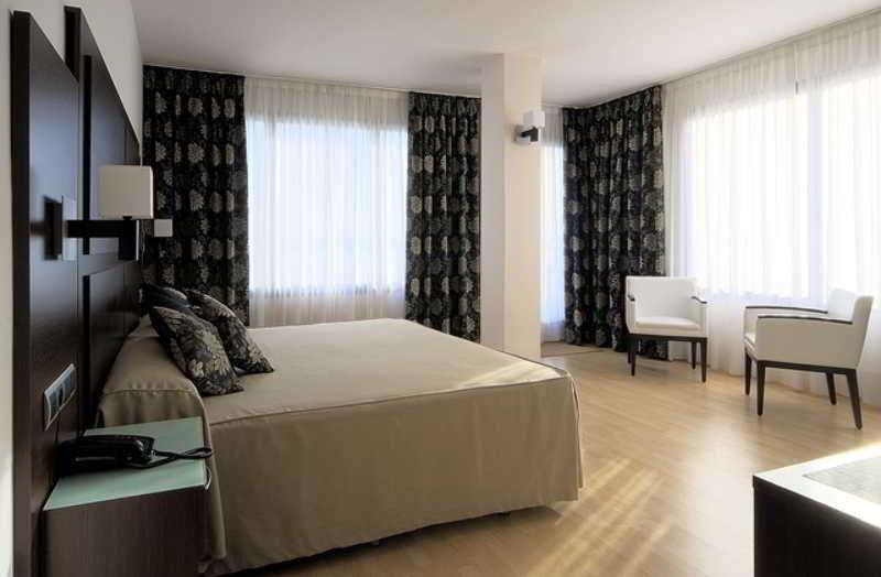 Yit Conquista De Granada 4* Peligros