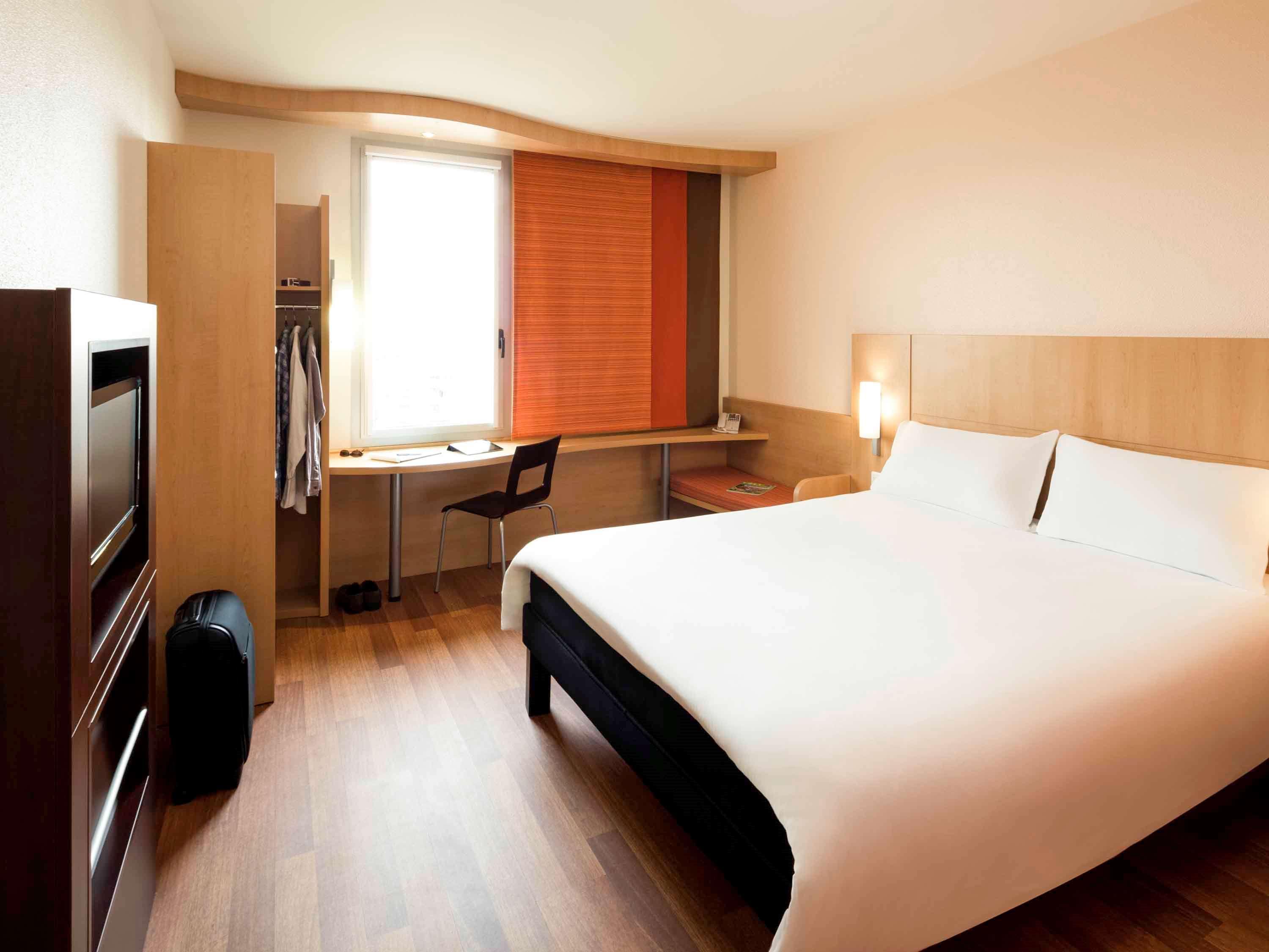Ibis Barcelona Santa Coloma Hotel 2*