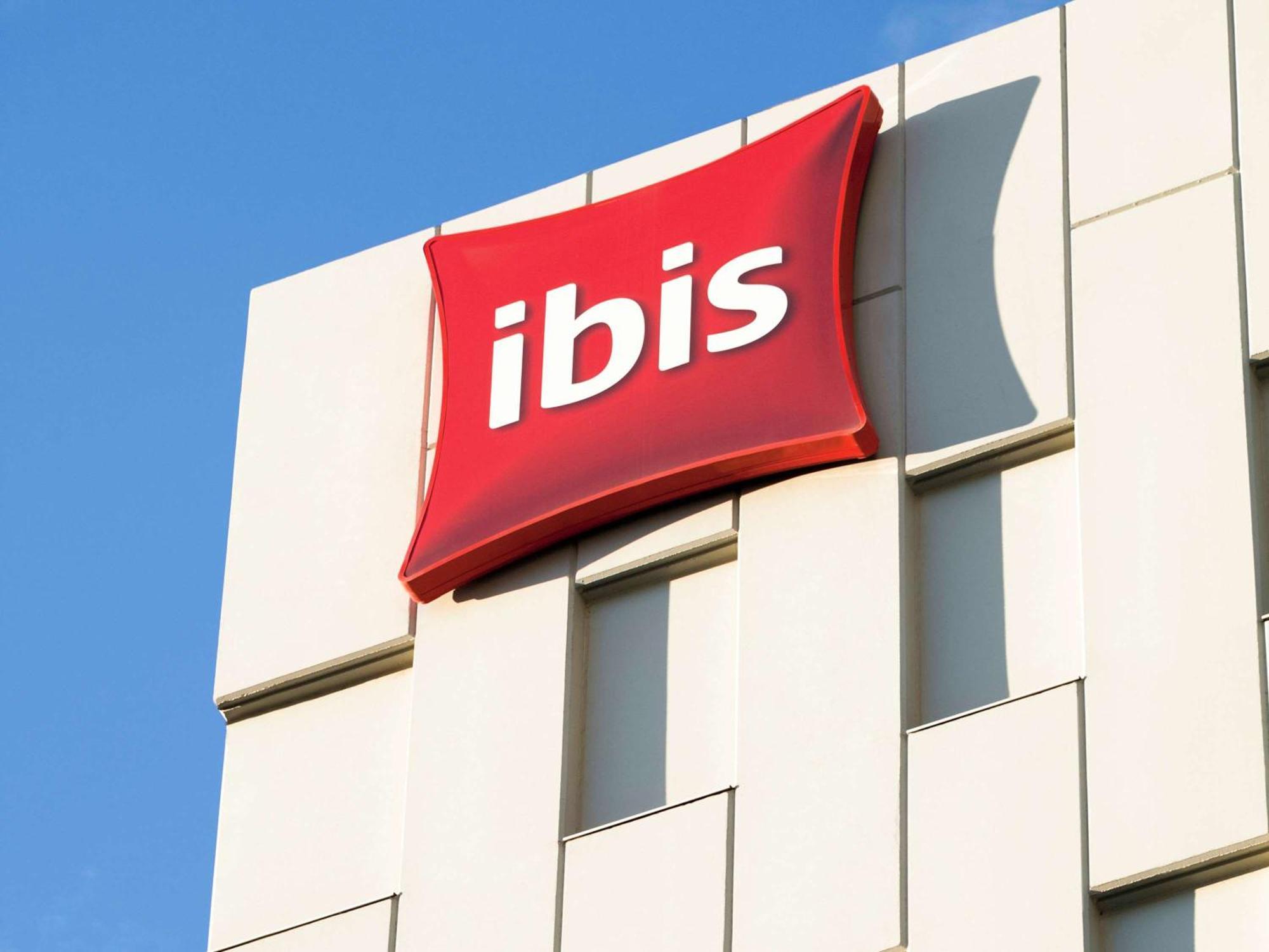Ibis Barcelona Santa Coloma 2*