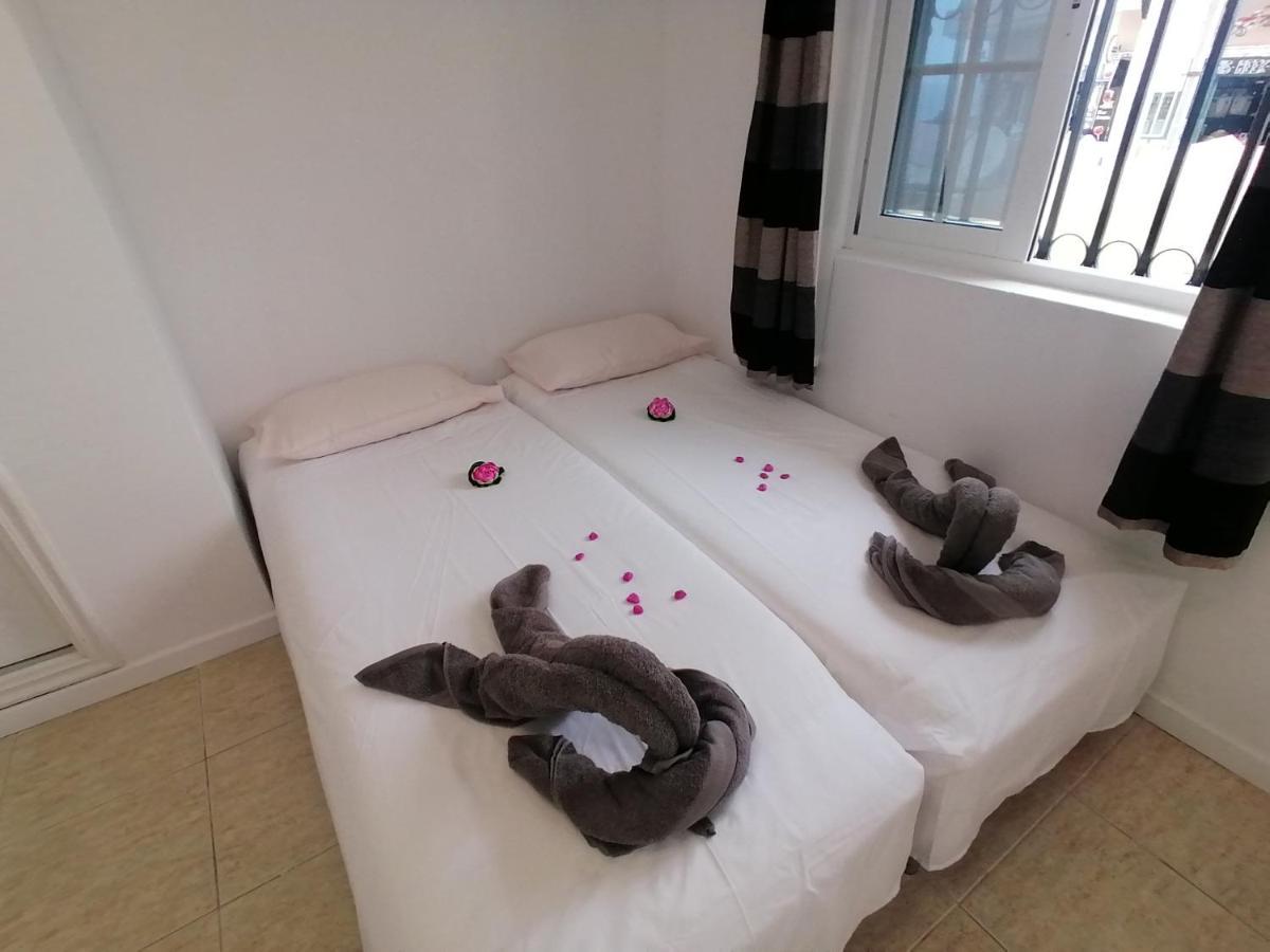 Small Studio, 50 M Front Of The Ocean & Free Wifi * Playa Fanabe