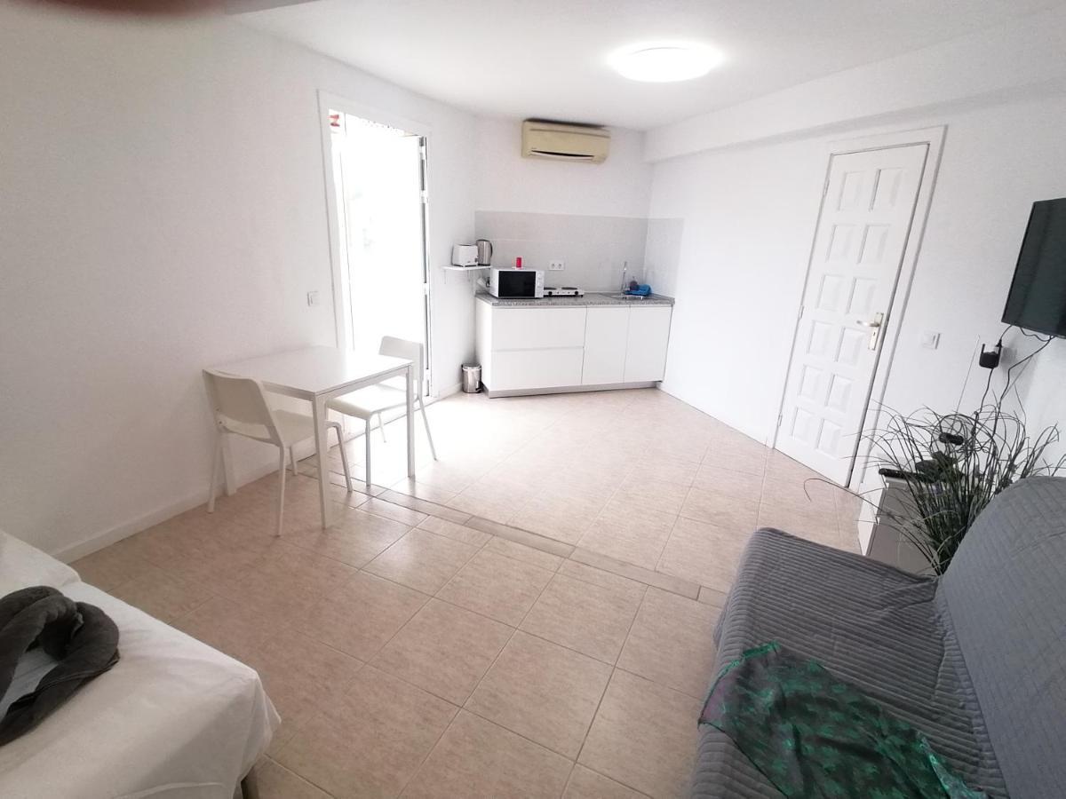 Small Studio, 50 M Front Of The Ocean & Free Wifi Apartment Playa Fanabe