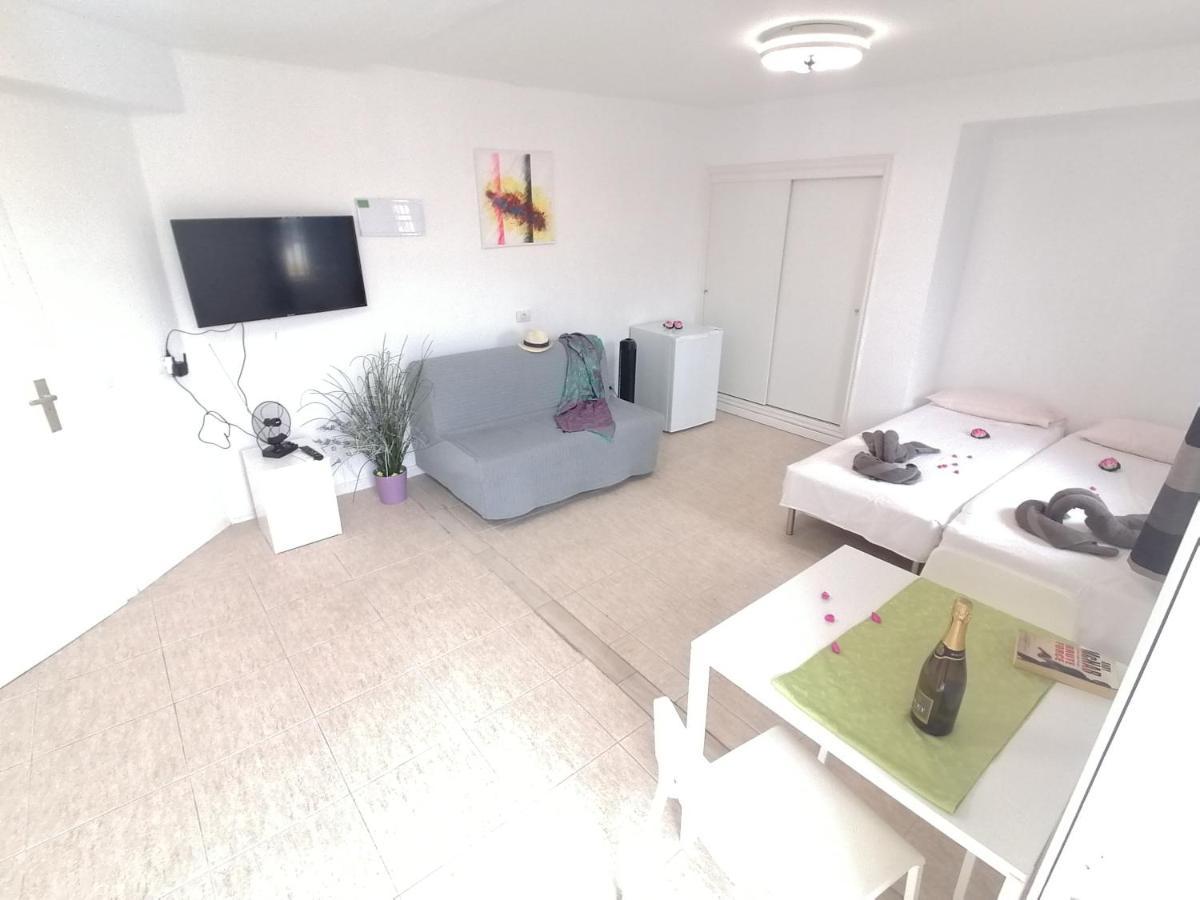 Small Studio, 50 M Front Of The Ocean & Free Wifi Apartment Playa Fanabe
