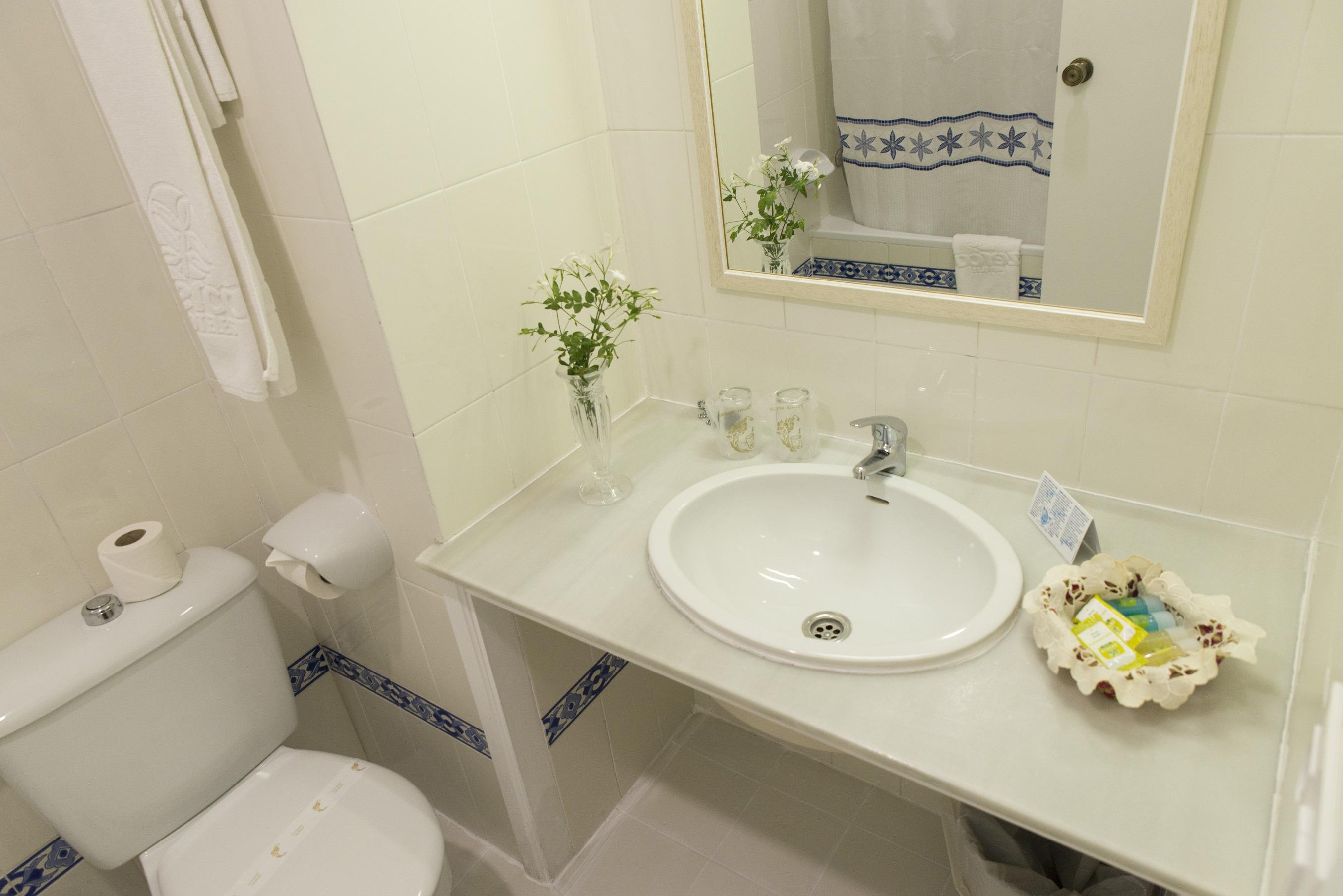 Zuhayra Hotel 2*